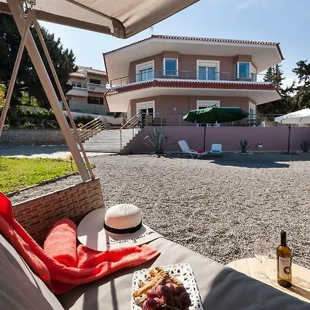 Laugh & Life House Будинок відпочинку Rhodes City