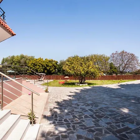 Laugh & Life House Будинок відпочинку Rhodes City